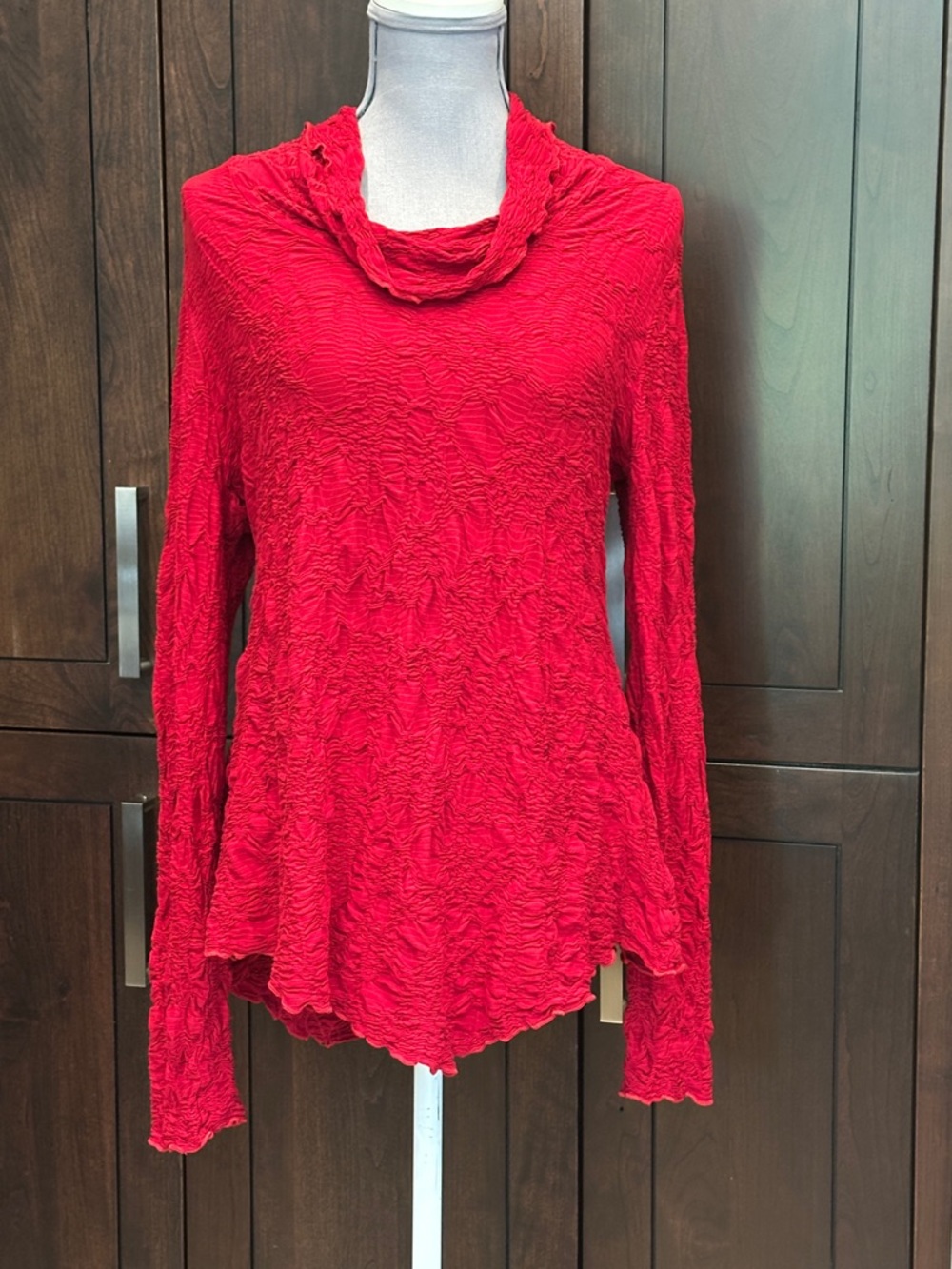 Sno Skin Women's Crinkled Long-Sleeve Top in Red